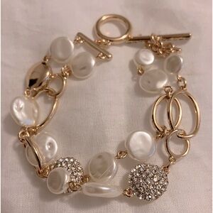 Beautiful gold with pearls guess bracelet